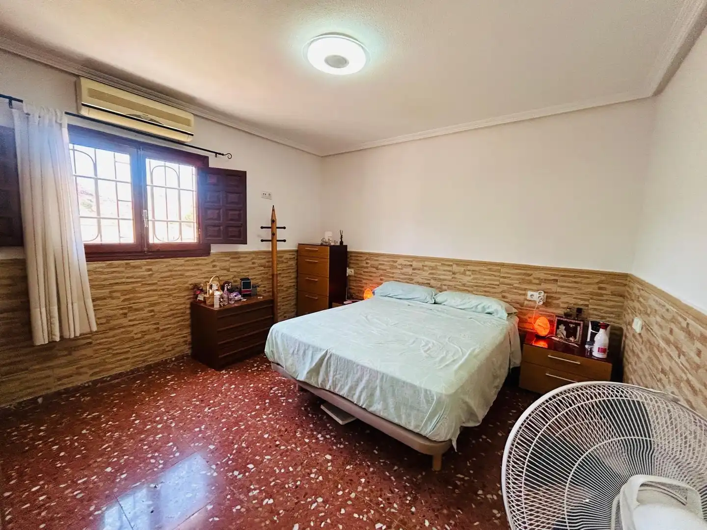 Dormitori de Casa o xalet en venda en Alicante / Alacant amb Aire condicionat, Calefacció i Jardí privat