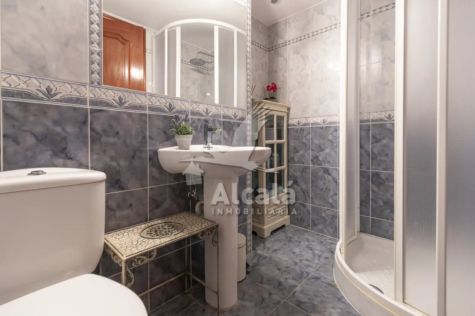 Bathroom of Flat for sale in Alcalá de Henares  with Air Conditioner, Heating and Parquet flooring