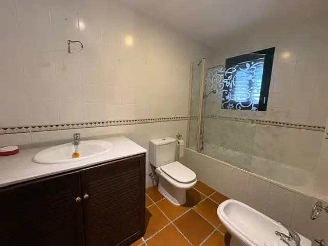 Baño de Casa adosada en venta en Algeciras con Aire acondicionado, Jardín privado y Terraza