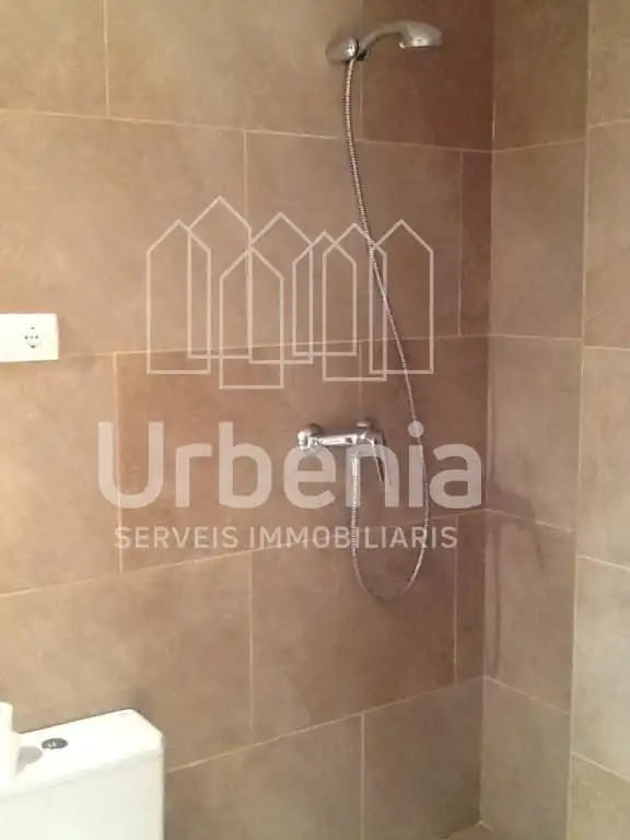 Baño de Dúplex en venta en Gelida con Aire acondicionado, Terraza y Amueblado