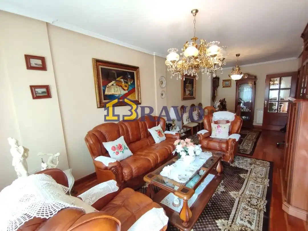 Sala de estar de Casa adosada en venta en Medina de Pomar con Calefacción, Jardín privado y Terraza