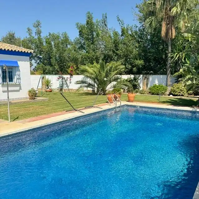 Piscina de Casa o xalet en venda en Chiclana de la Frontera amb Aire condicionat, Calefacció i Jardí privat