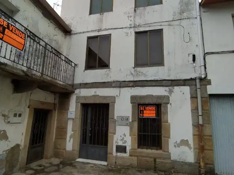 Außenansicht von Maisonette zum Verkauf in Lumbrales