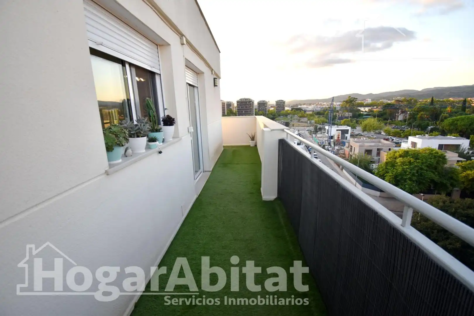 Vista exterior de Ático en venta en Castellón de la Plana / Castelló de la Plana con Aire acondicionado, Calefacción y Terraza