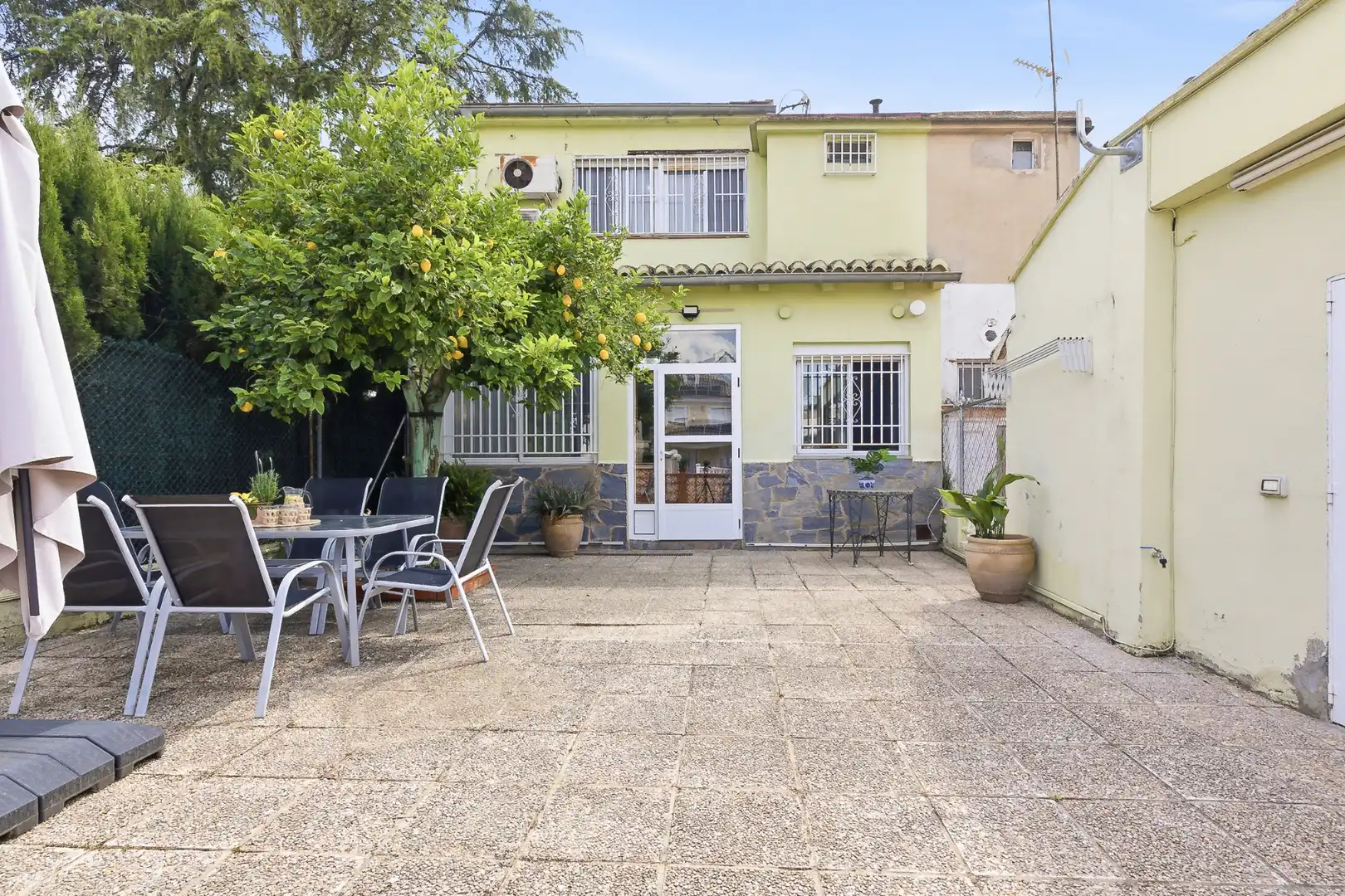 Terraza de Casa adosada en venta en Navajas con Aire acondicionado, Calefacción y Jardín privado