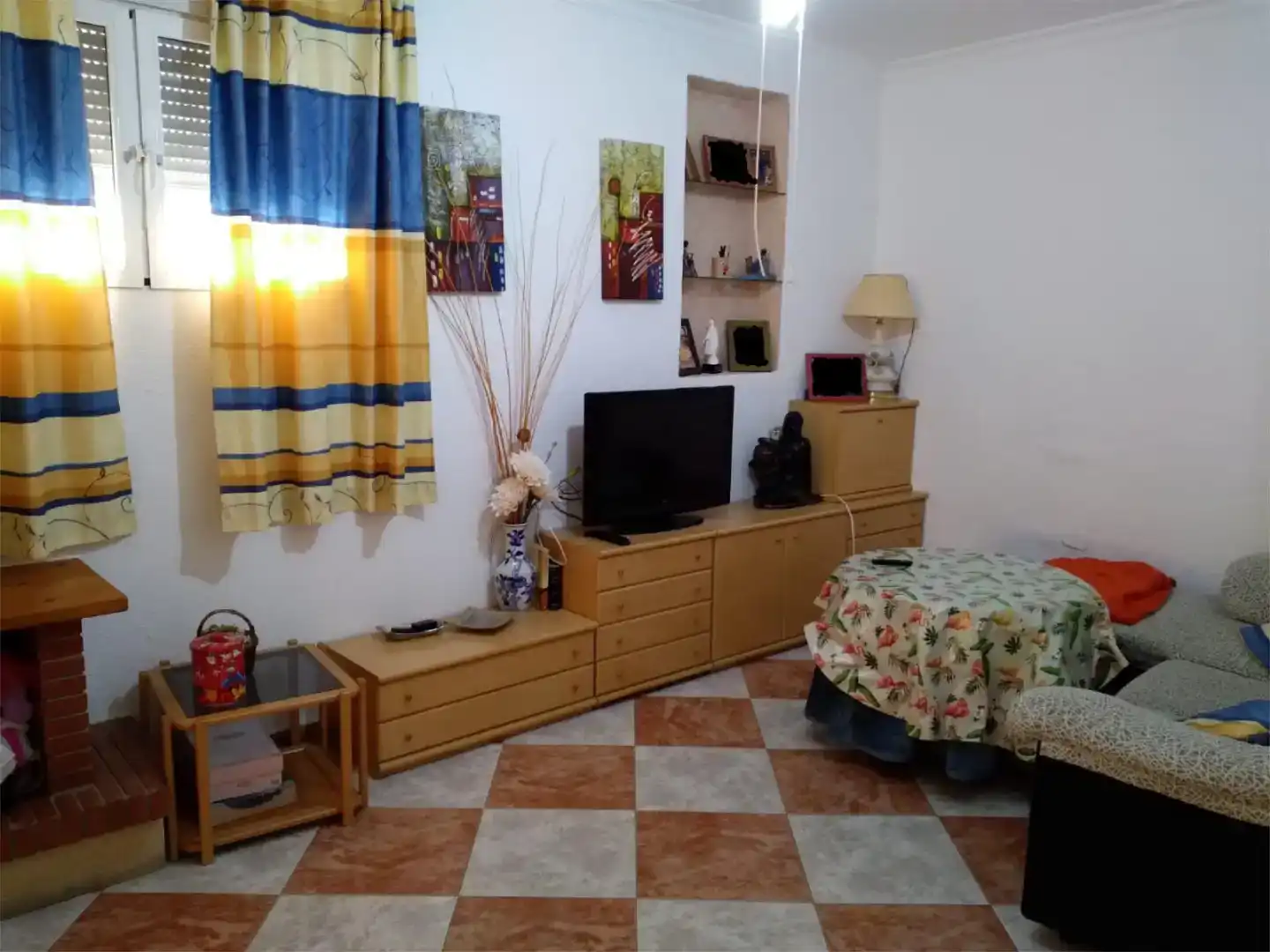 Casa adosada en venda a Fines