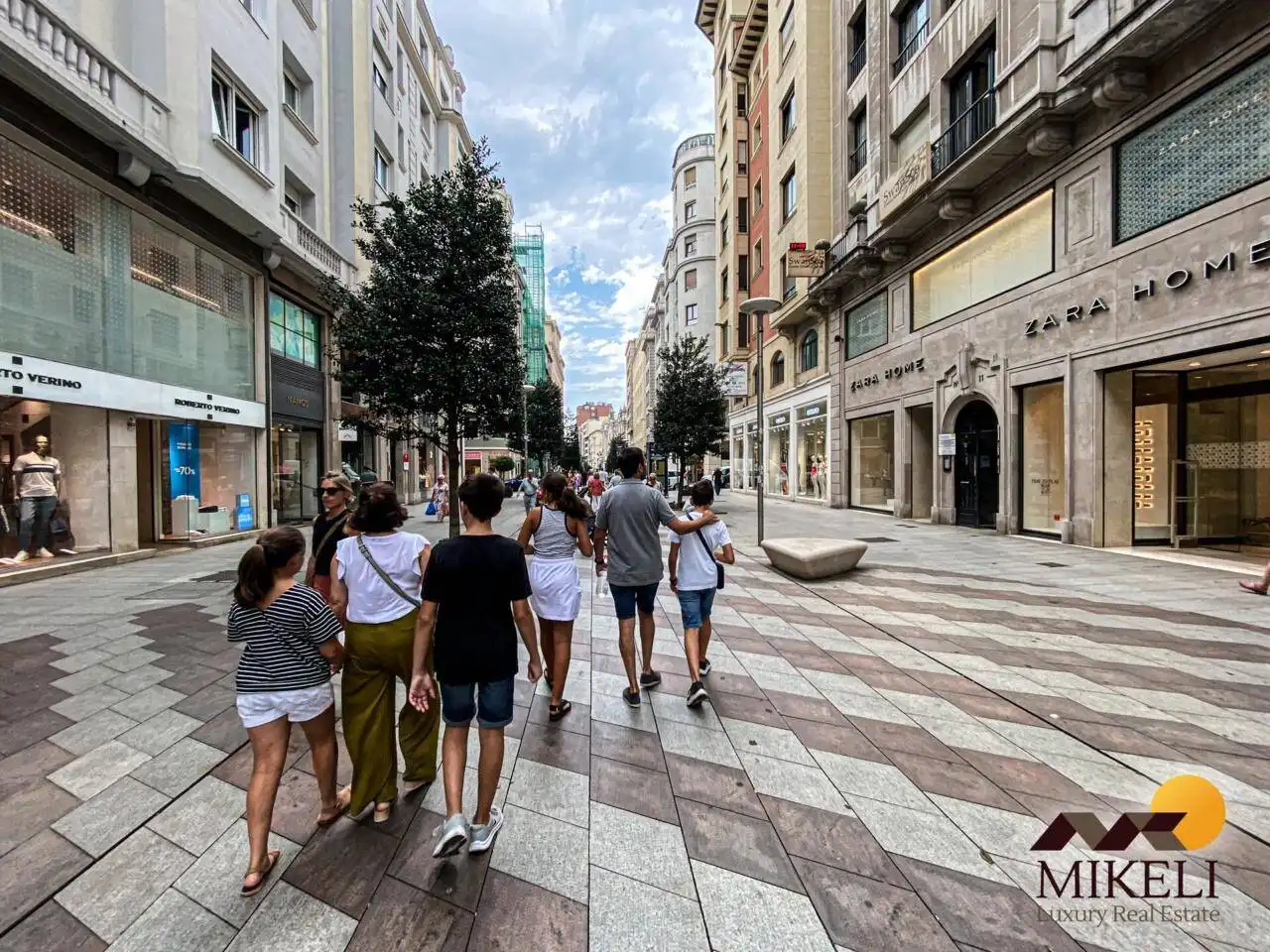 Locale commerciale in vendita a Calle Juan de Herrera