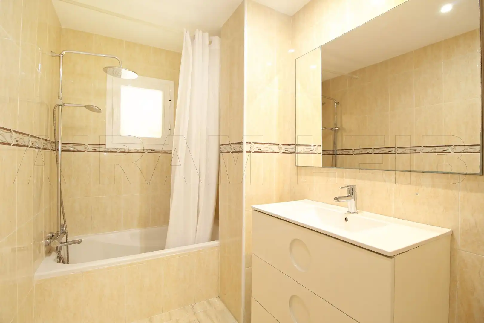 Bathroom of Flat for sale in Sa Pobla  with Air Conditioner and Terrace