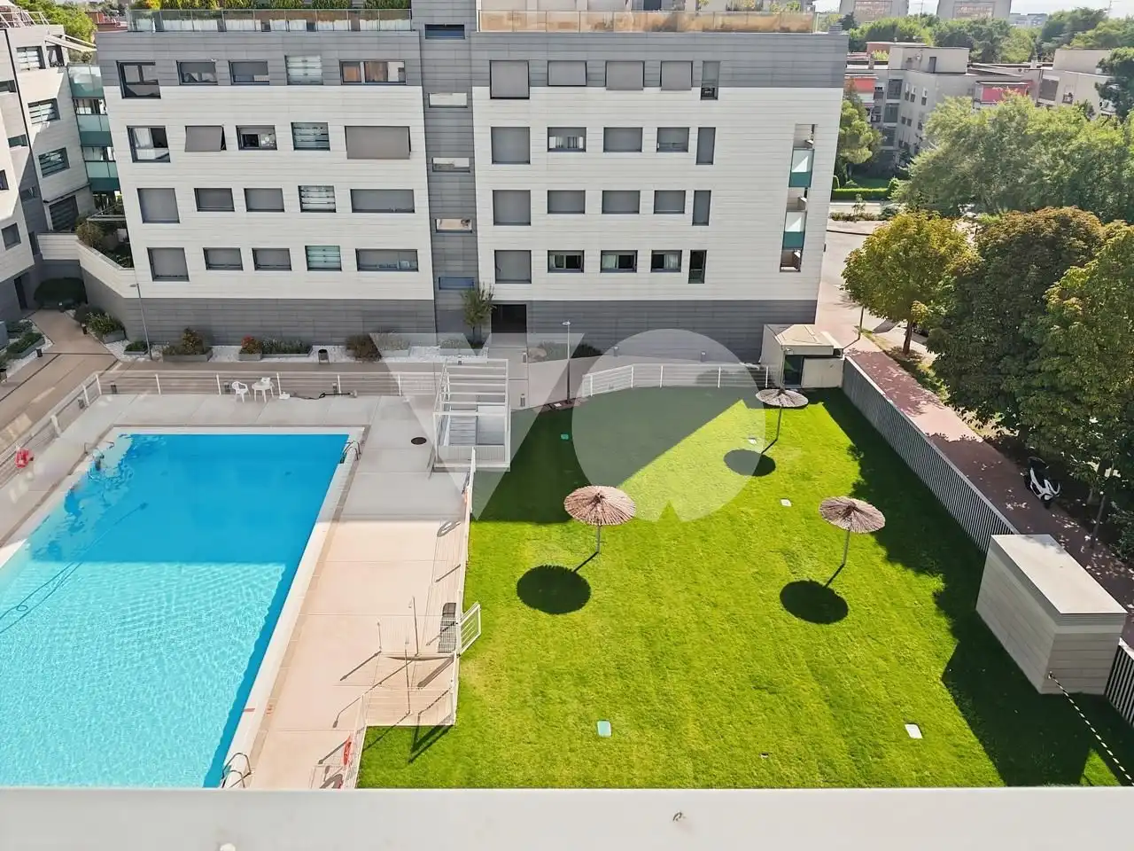 Piscina de Dúplex en venta en Madrid con Aire acondicionado, Calefacción y Terraza