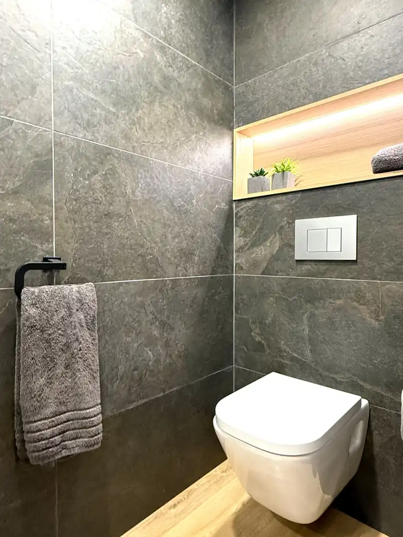 Bany de Casa o xalet en venda en Sant Boi de Llobregat amb Aire condicionat, Calefacció i Jardí privat