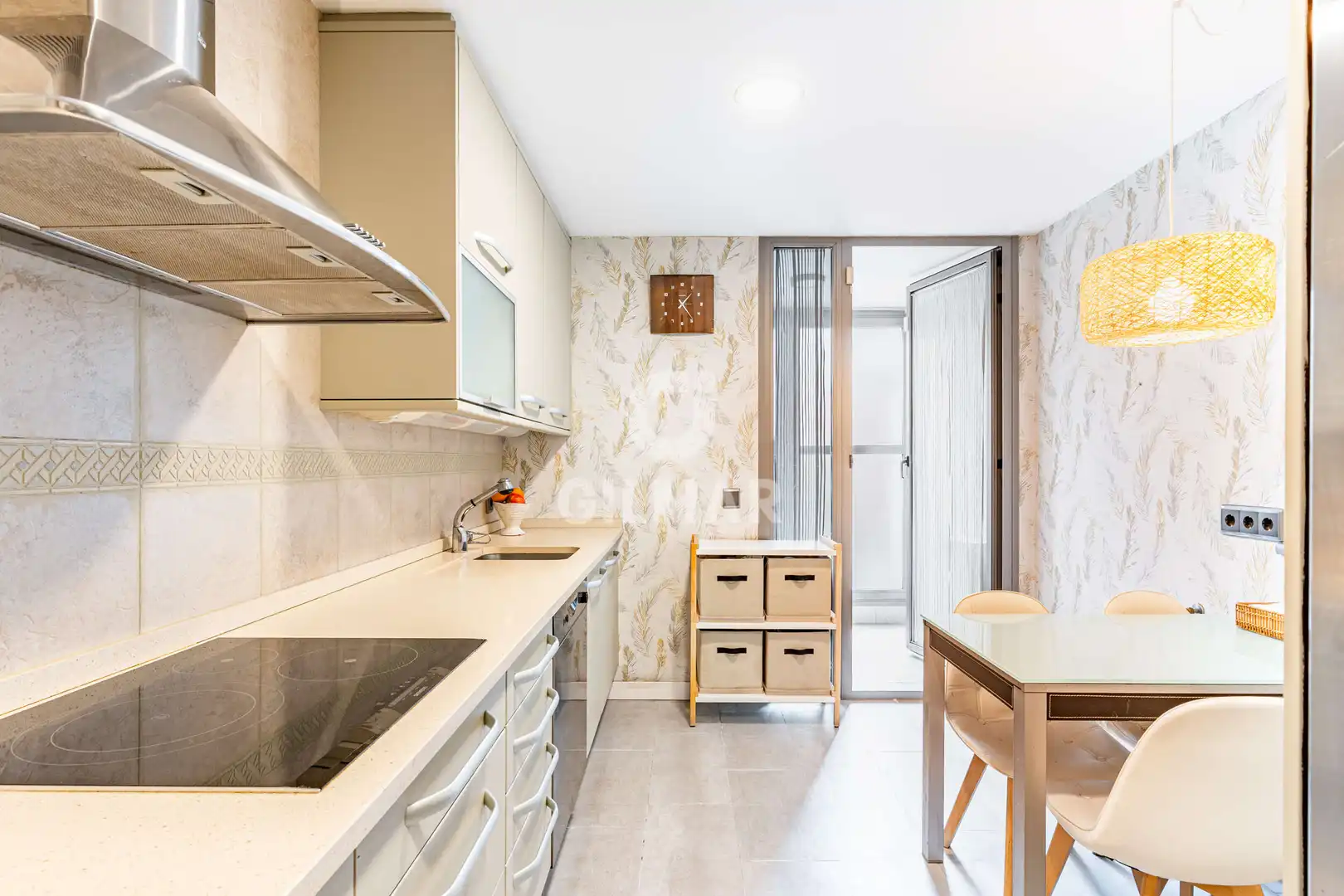 Küche von Maisonette zum Verkauf in Madrid mit Heizung, Privatgarten und Abstellraum