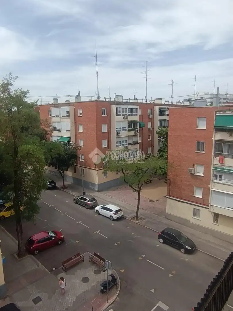 Vista exterior de Piso en venta en Madrid con Terraza