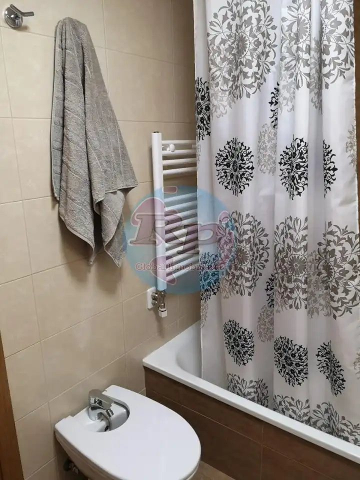 Baño de Apartamento de alquiler en Valverde de la Virgen con Calefacción, Parquet y Terraza