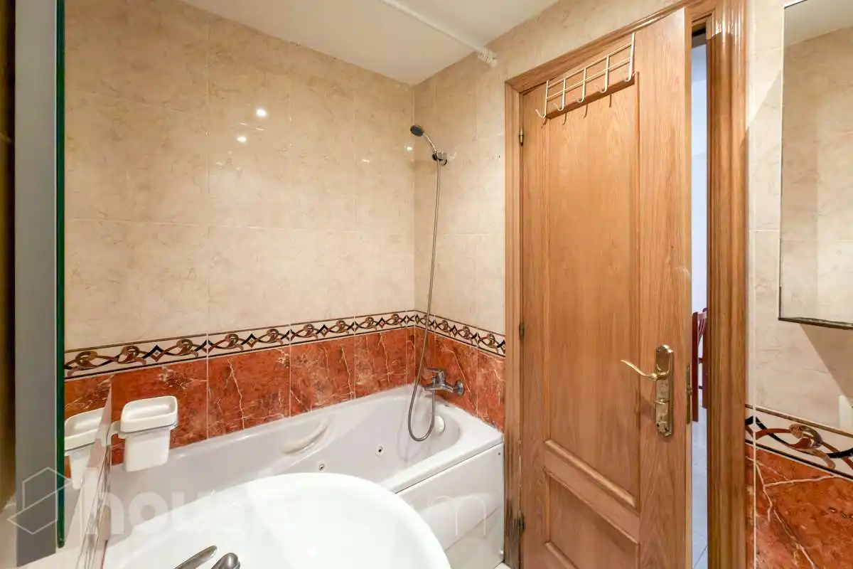 Bathroom of Flat for rent in Oropesa del Mar / Orpesa  with Air Conditioner, Terrace and Balcony