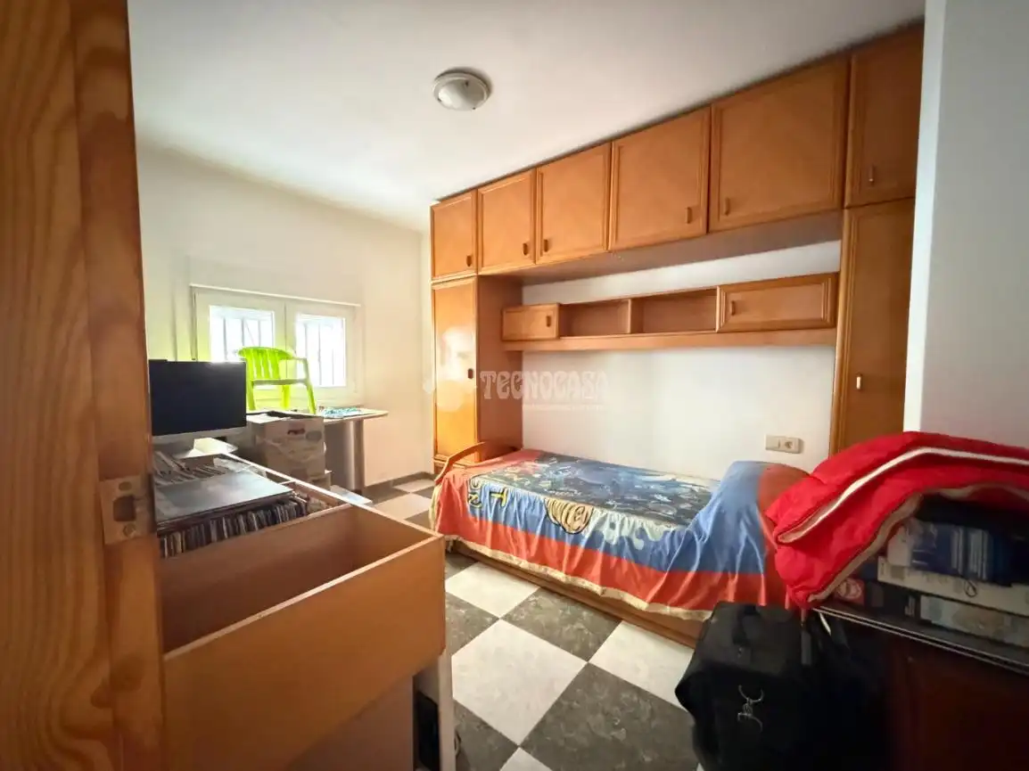 Habitación de Casa adosada en venta en Xirivella con Aire acondicionado