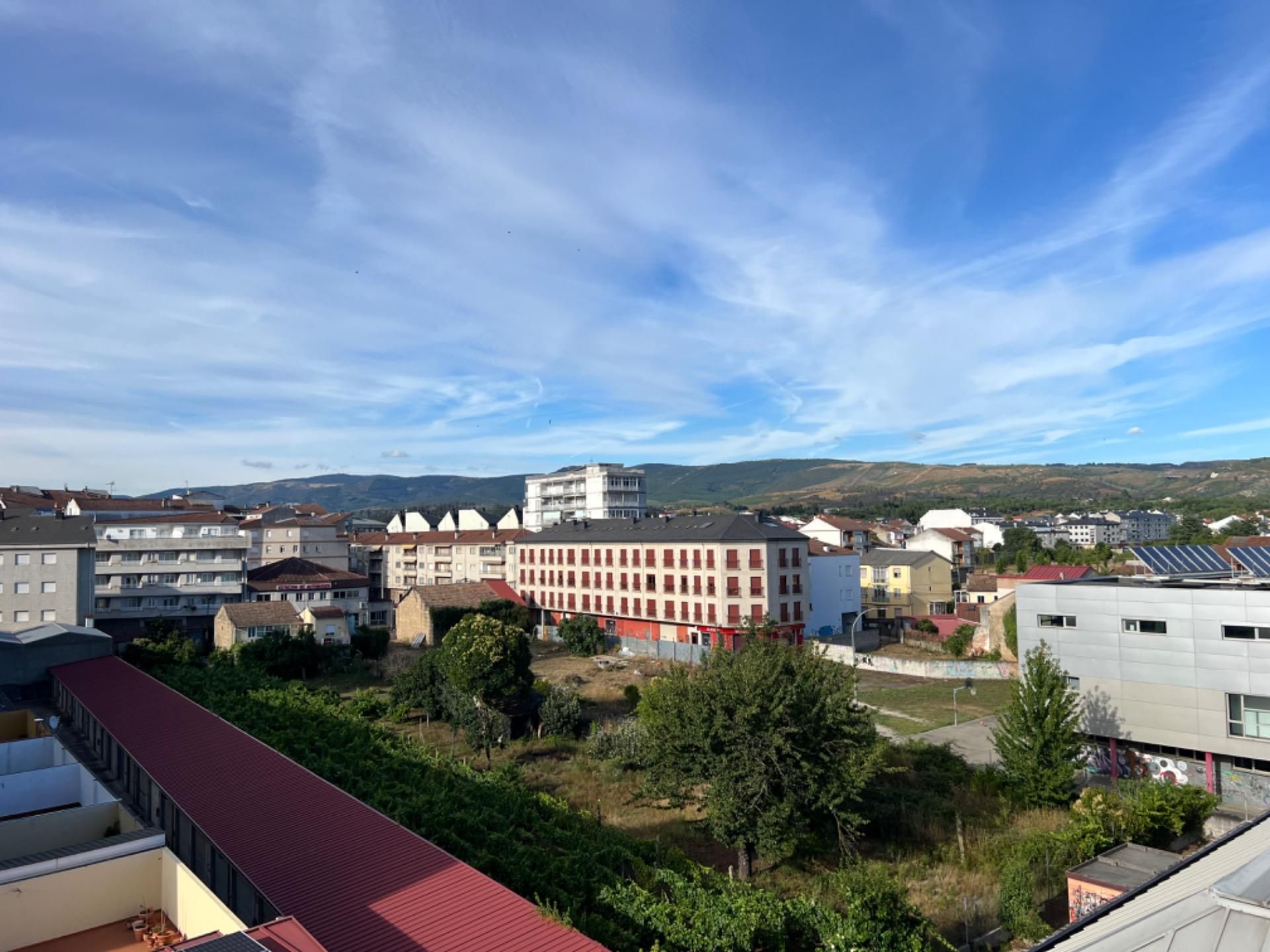 Vista exterior de Piso en venta en Verín con Calefacción, Jardín privado y Terraza