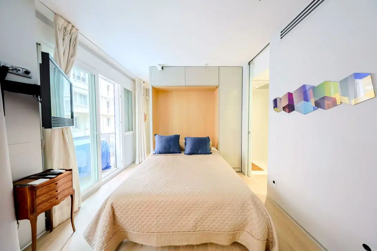 Loft zum Verkauf in Calle de la Academia, Jerónimos