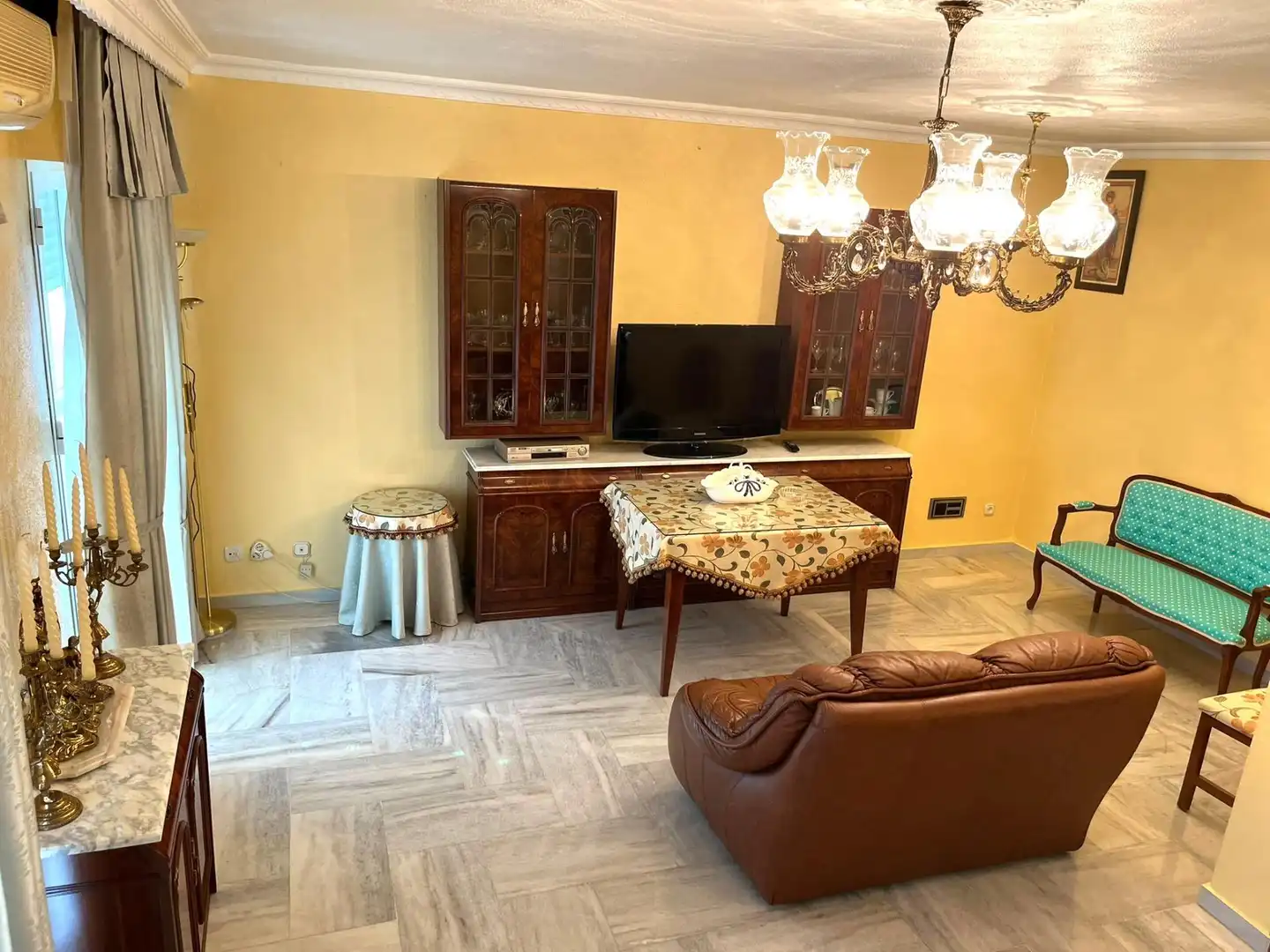 Sala de estar de Casa adosada en venta en Moguer con Aire acondicionado, Terraza y Trastero