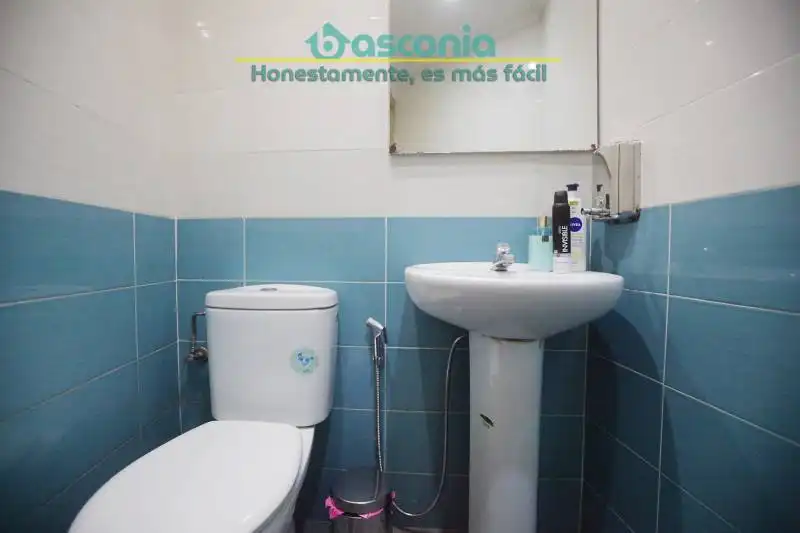 Baño de Local en venta en Basauri  con Amueblado