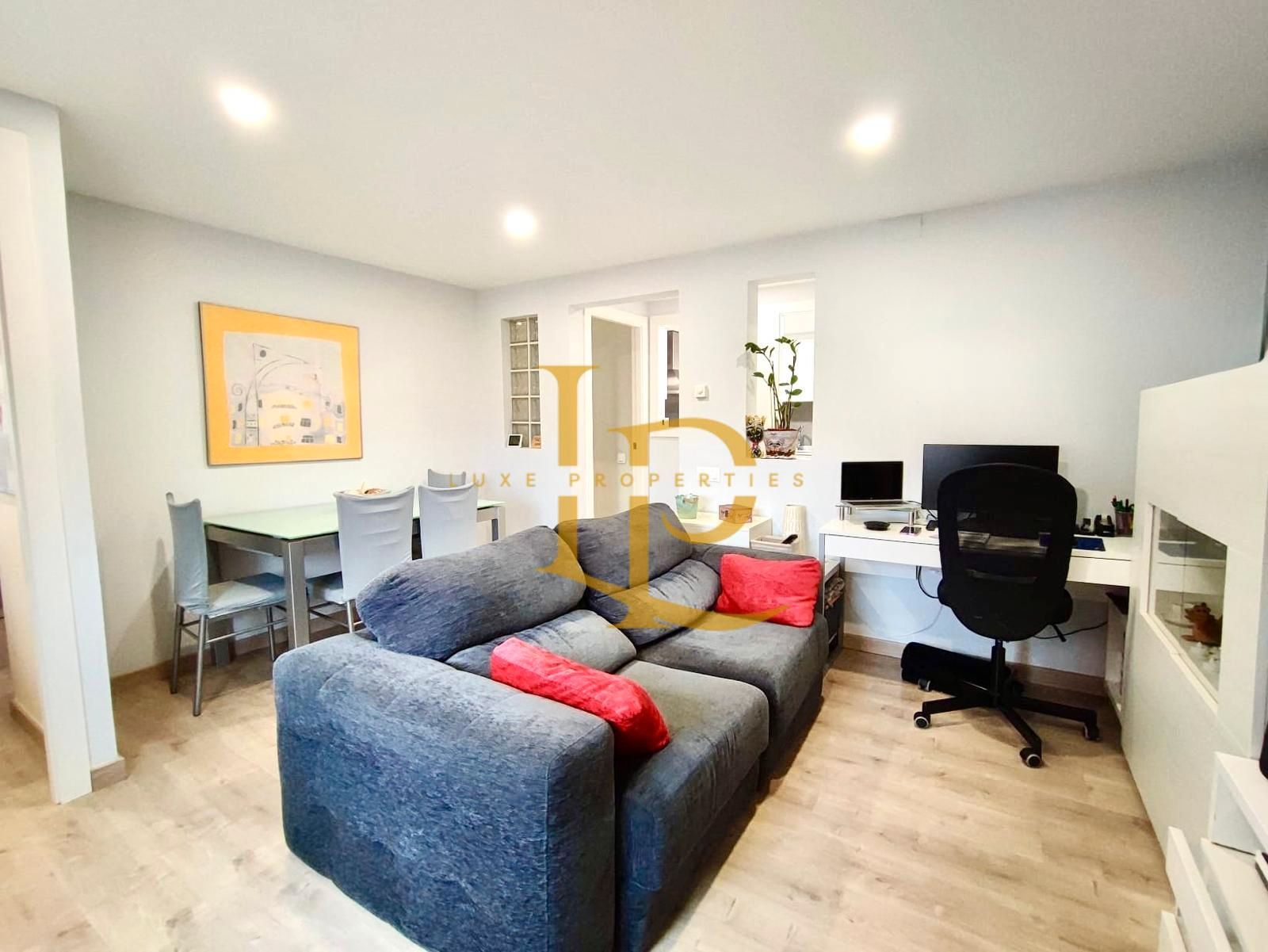 Living room of Flat for sale in Terrassa  with Air Conditioner, Heating and Parquet flooring