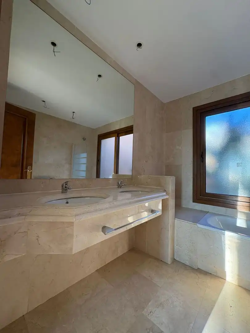 Bany de Casa o xalet en venda en Mijas amb Calefacció, Jardí privat i Terrassa