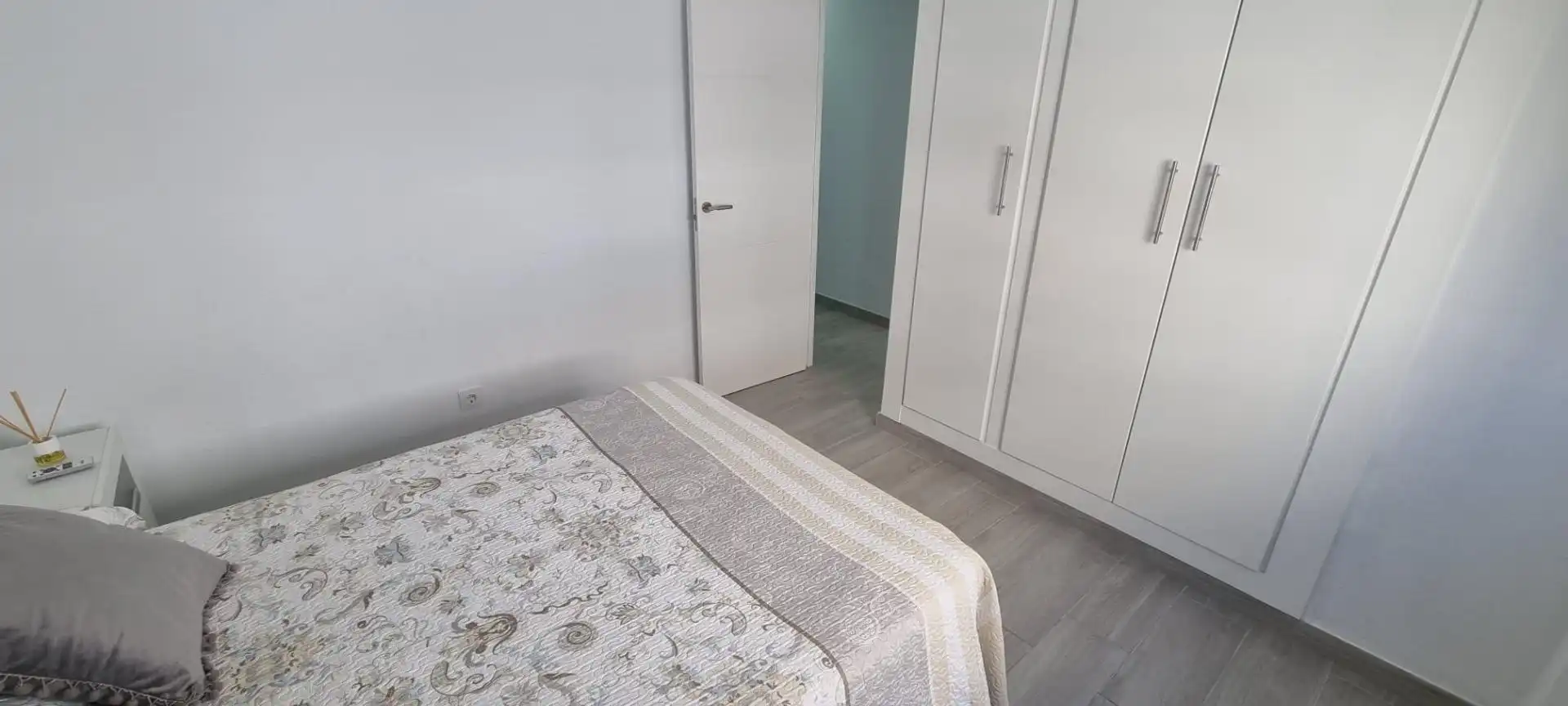 Dormitori de Pis en venda en Fuengirola amb Aire condicionat, Calefacció i Jardí privat