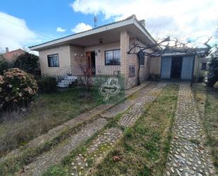 Exterior view of House or chalet for sale in Villanázar
