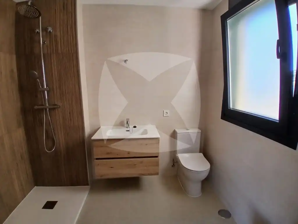 Badezimmer von Wohnung zur Miete in Badajoz mit Klimaanlage, Privatgarten und Terrasse