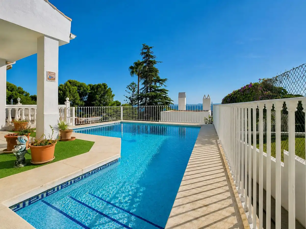 Piscina de Casa adosada en venda en Estepona amb Aire condicionat, Terrassa i Traster