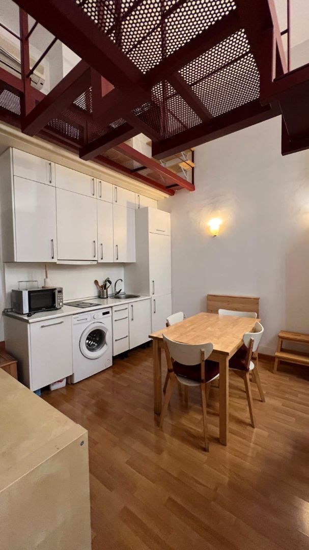 Cuina de Loft de lloguer en  Sevilla Capital amb Aire condicionat, Parquet i Terrassa