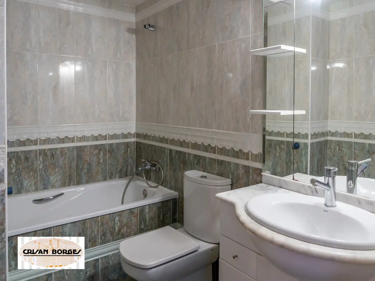 Bathroom of Flat for sale in Reus  with Air Conditioner, Private garden and Parquet flooring