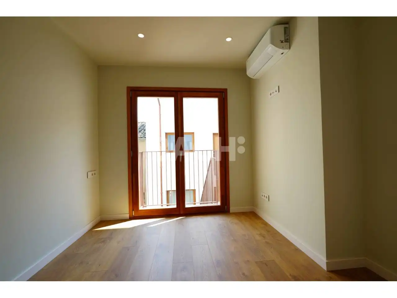 Bedroom of Duplexes for sale in Vic  with Air Conditioner, Heating and Parquet flooring