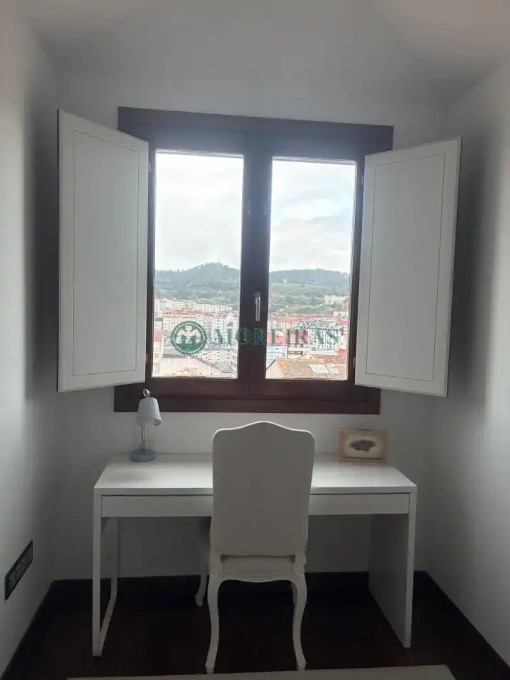 Dormitori de Àtic en venda en Ourense Capital  amb Aire condicionat, Calefacció i Moblat