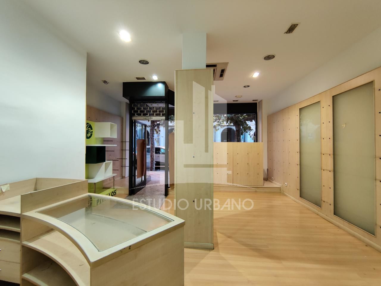 Premises for sale in Salamanca Capital  with Air Conditioner