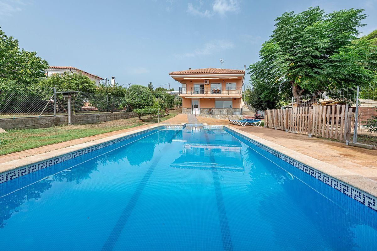 Piscina de Casa o xalet en venda en Alcover amb Aire condicionat, Jardí privat i Traster