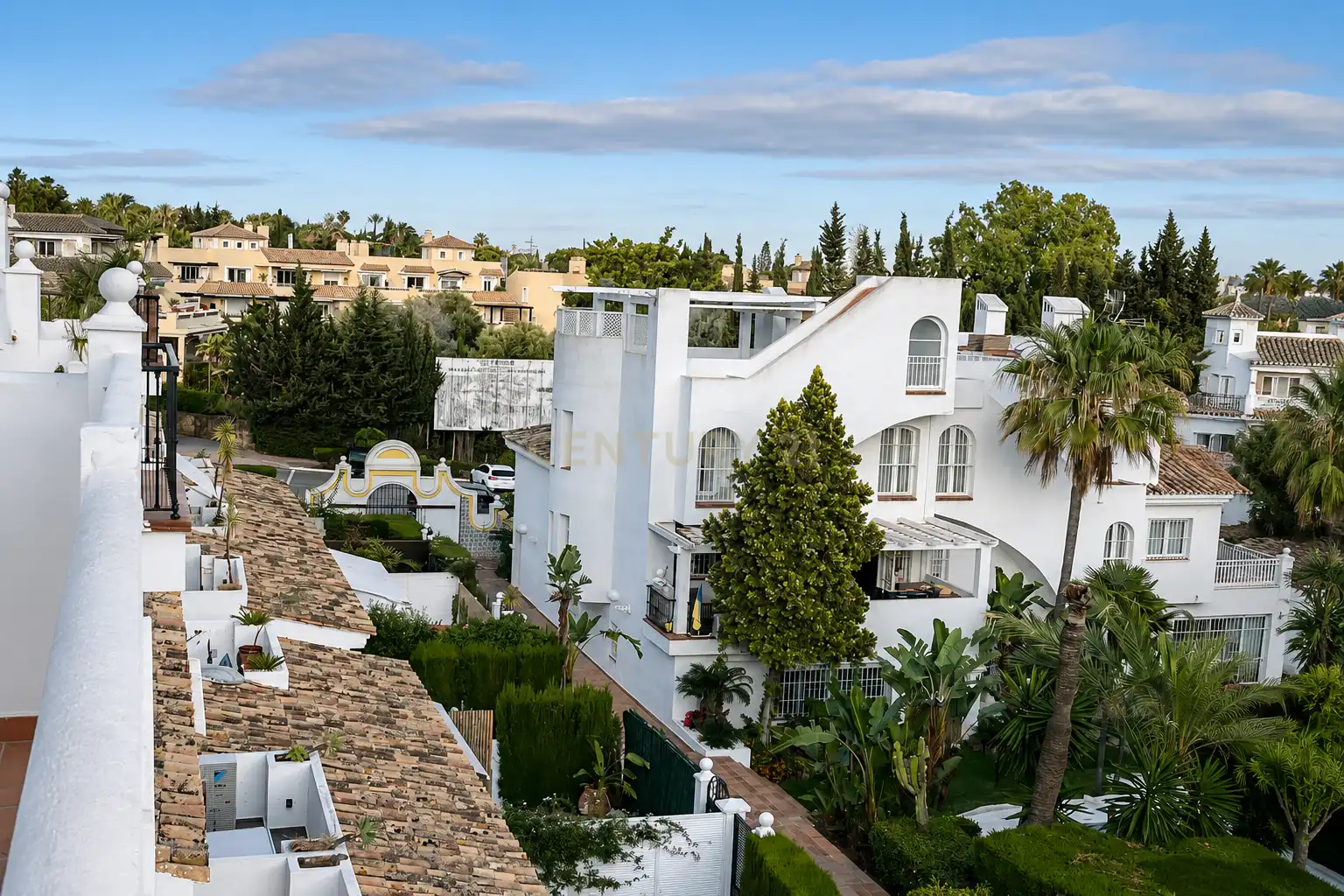 Vista exterior de Dúplex en venta en Marbella con Aire acondicionado, Jardín privado y Trastero