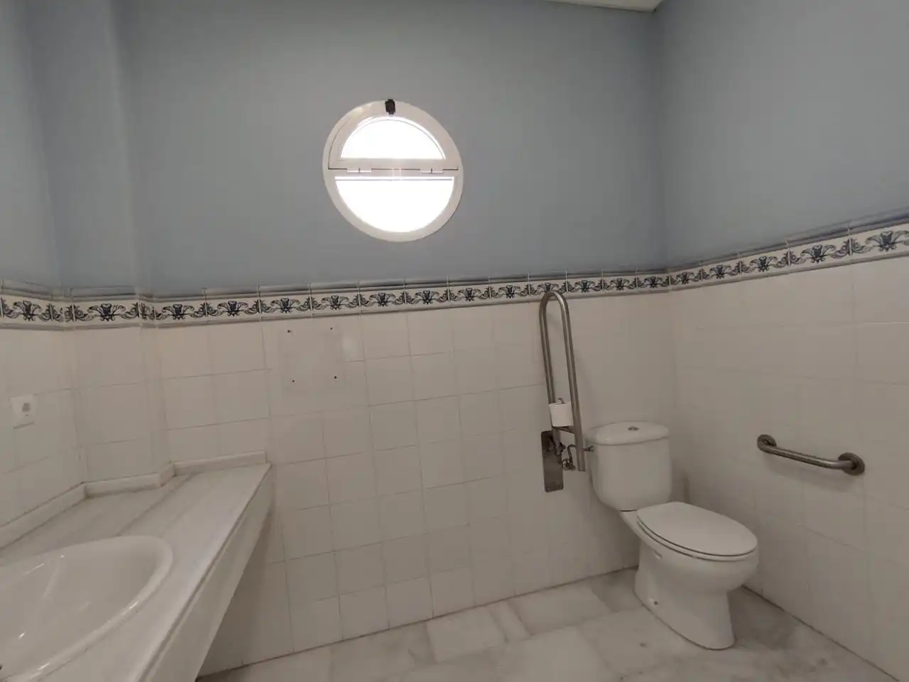 Bathroom of Duplexes for sale in Sanlúcar de Barrameda  with Air Conditioner and Terrace