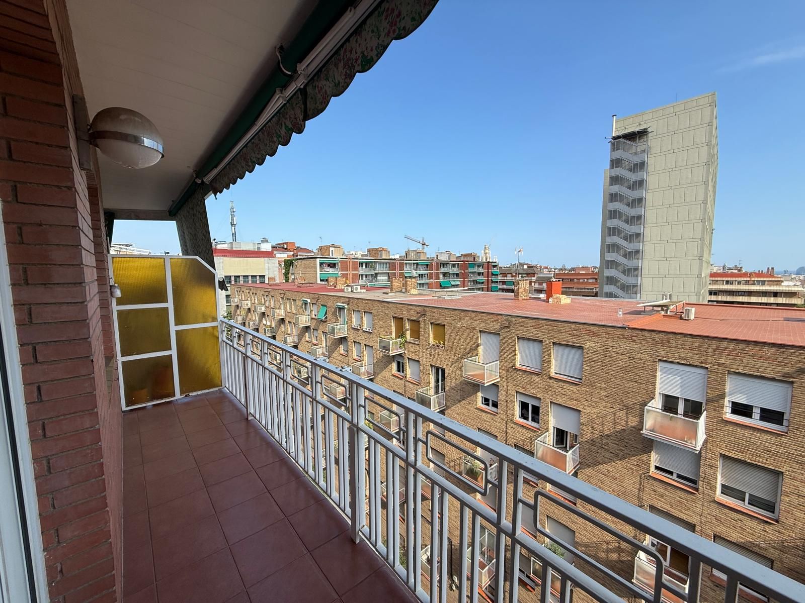 Vista exterior de Pis en venda en  Barcelona Capital amb Calefacció i Terrassa