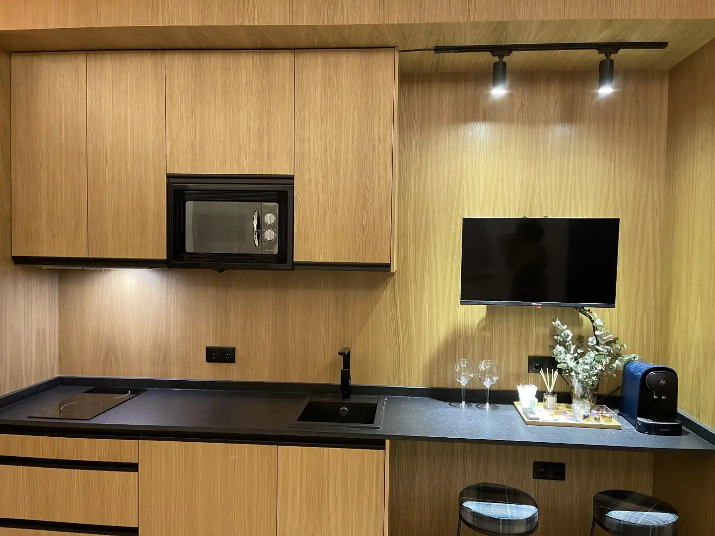 Cocina de Estudio de alquiler en Carmona con Aire acondicionado, Amueblado y Microondas