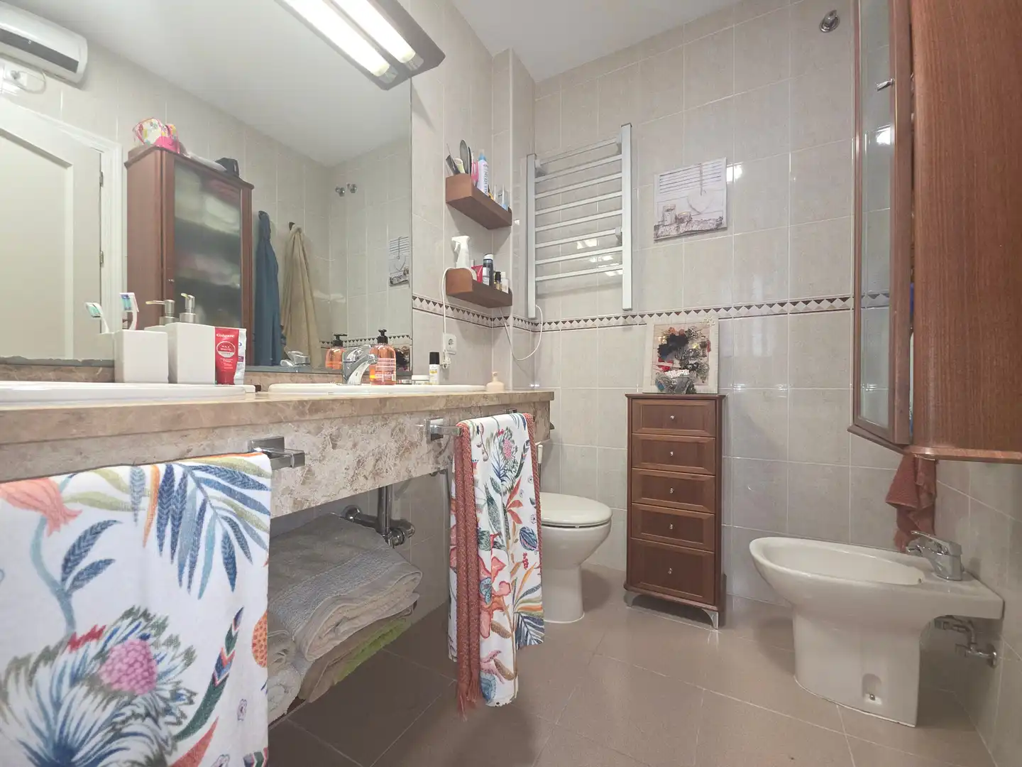 Baño de Casa adosada en venta en Montequinto con Aire acondicionado, Calefacción y Jardín privado