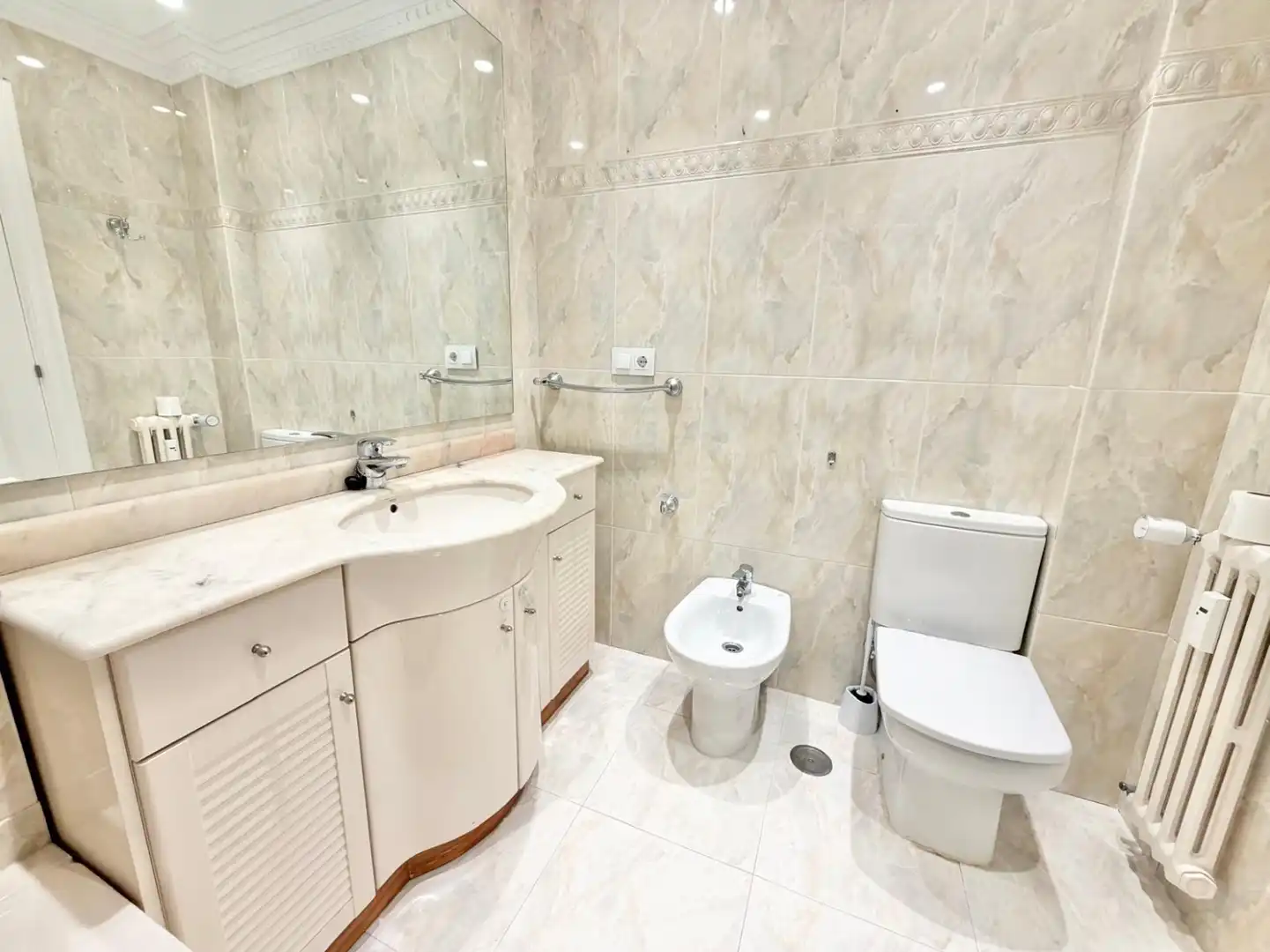 Flat for rent in Logroño - CL GENERAL VARA DEL REY, Gran Via