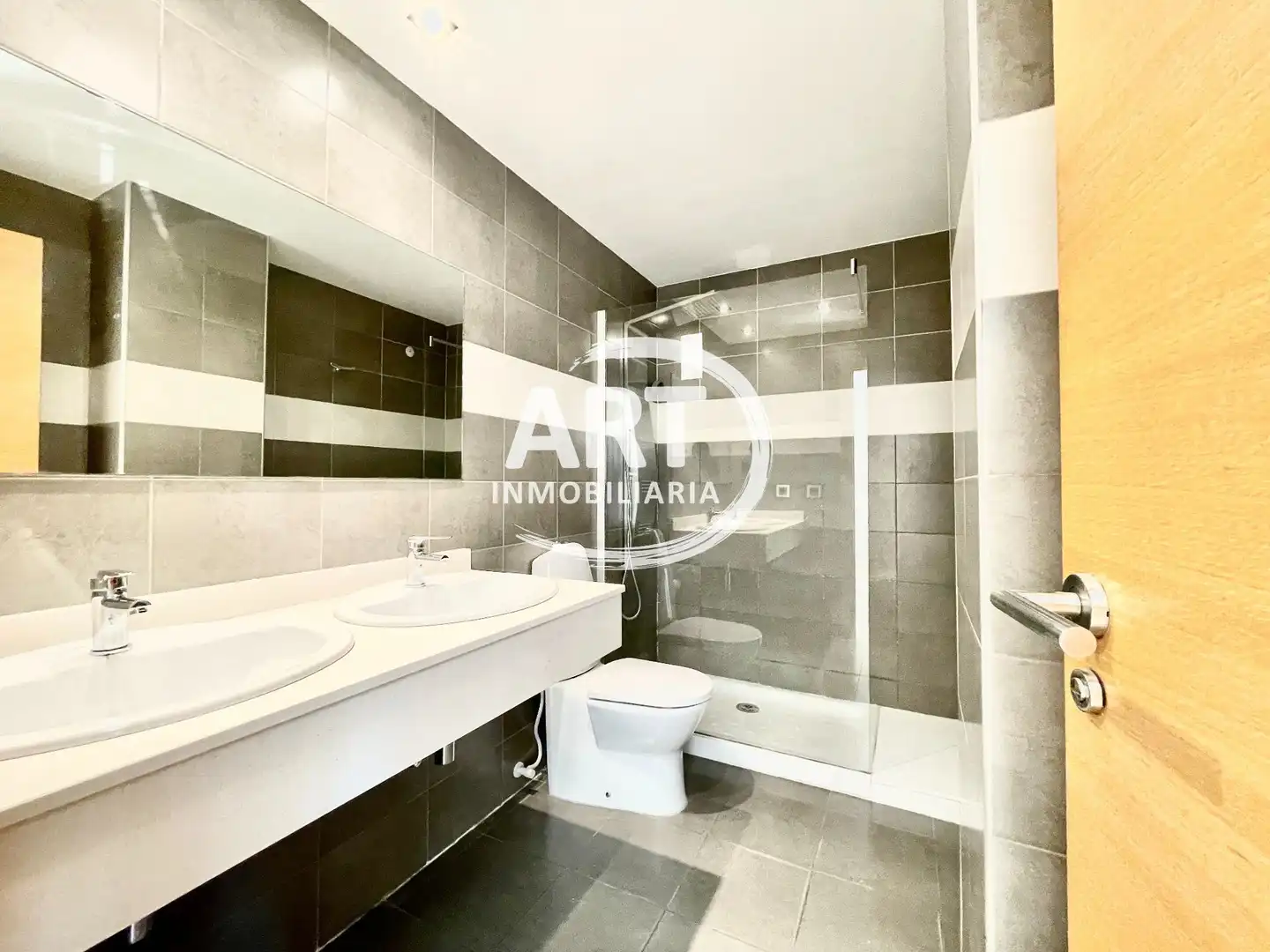 Bathroom of Flat for sale in La Pobla de Vallbona  with Air Conditioner, Heating and Terrace