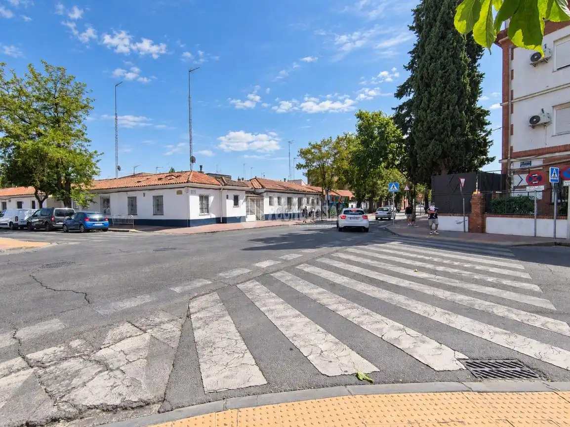 Vista exterior de Casa adosada en venta en Alcalá de Henares con Aire acondicionado y Trastero