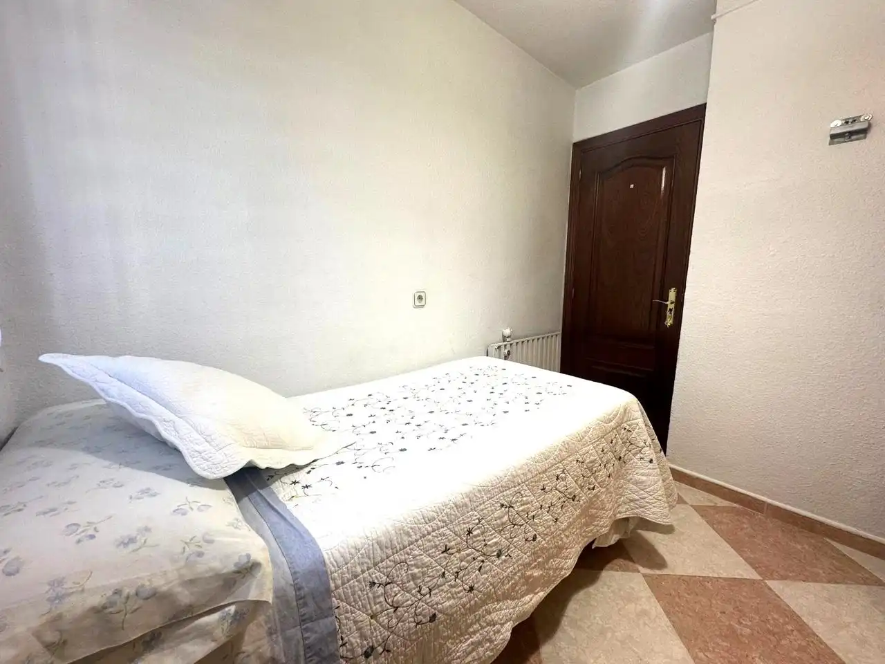 Dormitori de Pis en venda en Torrejón de Ardoz amb Calefacció, Terrassa i Piscina comunitària
