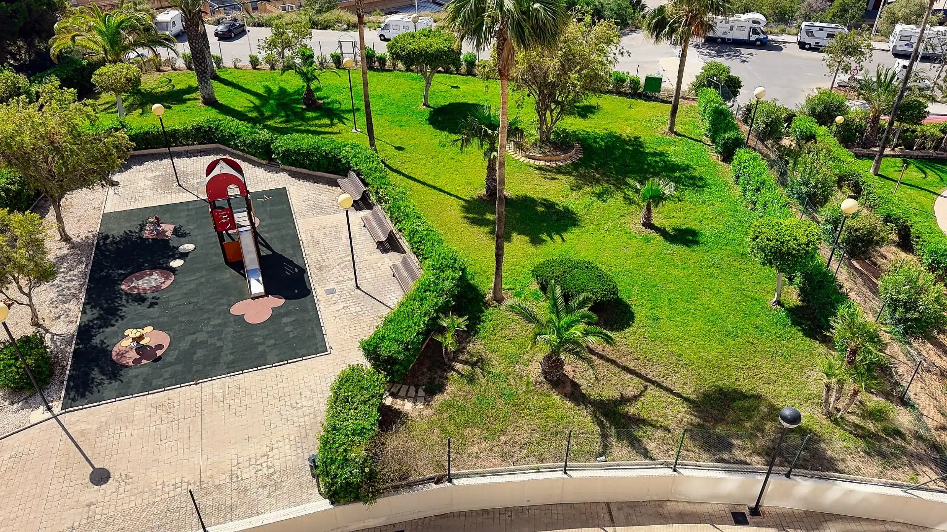 Aparcament de Pis en venda en Benidorm amb Aire condicionat, Jardí privat i Terrassa