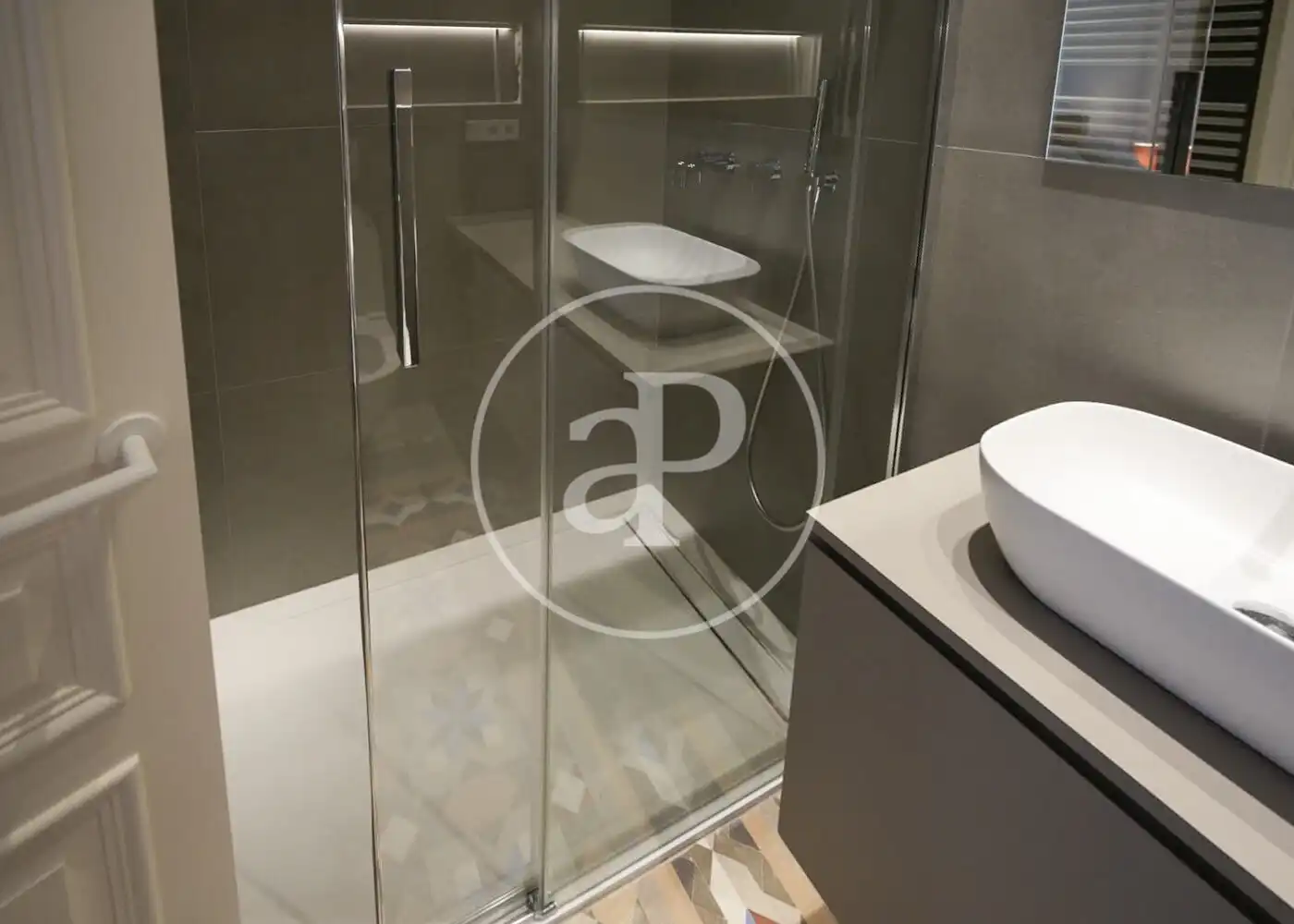 Baño de Piso de alquiler en Barcelona con Aire acondicionado, Calefacción y Amueblado