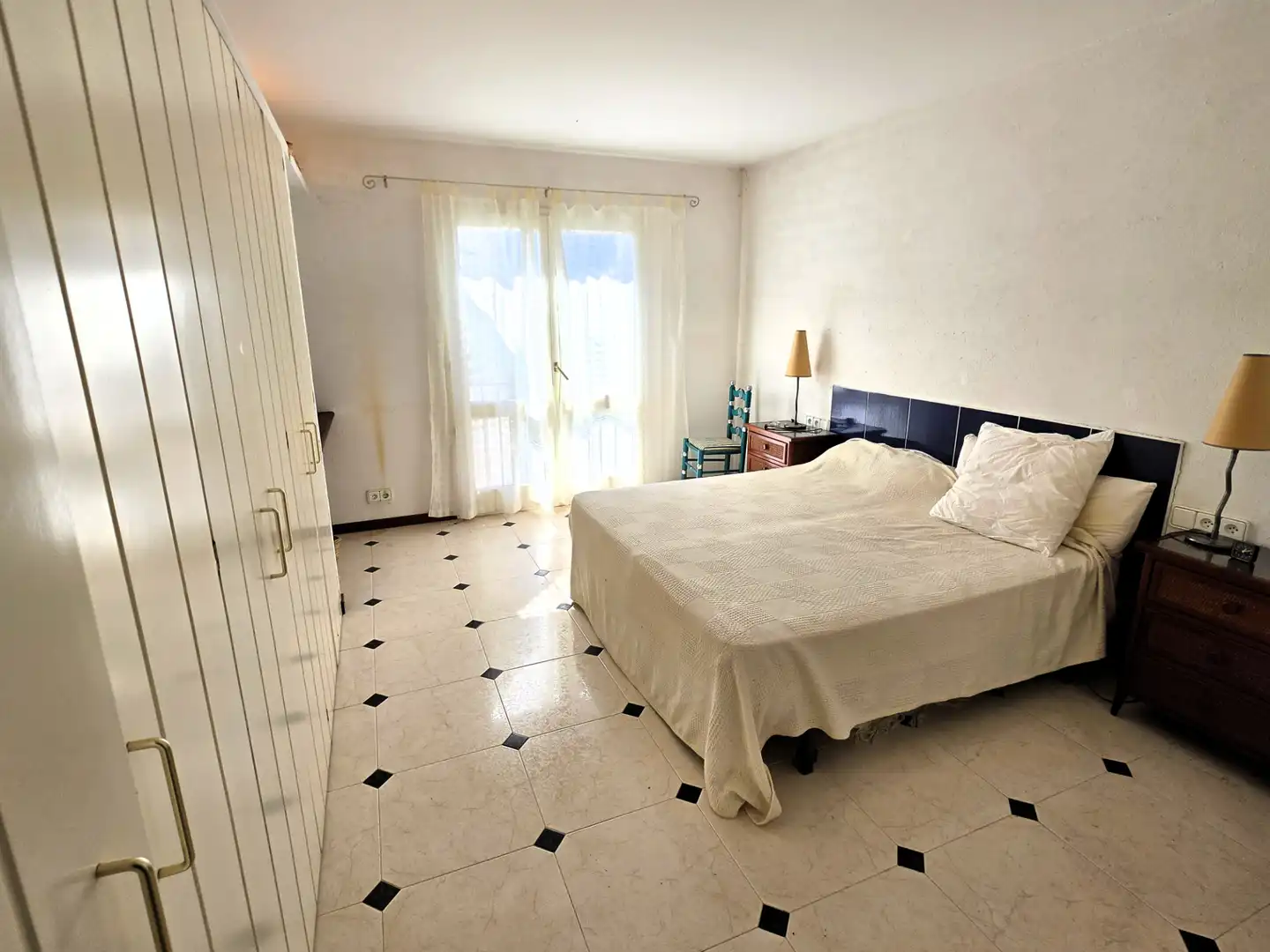 Schlafzimmer von Einfamilien-Reihenhaus zum Verkauf in Cadaqués mit Heizung und Terrasse