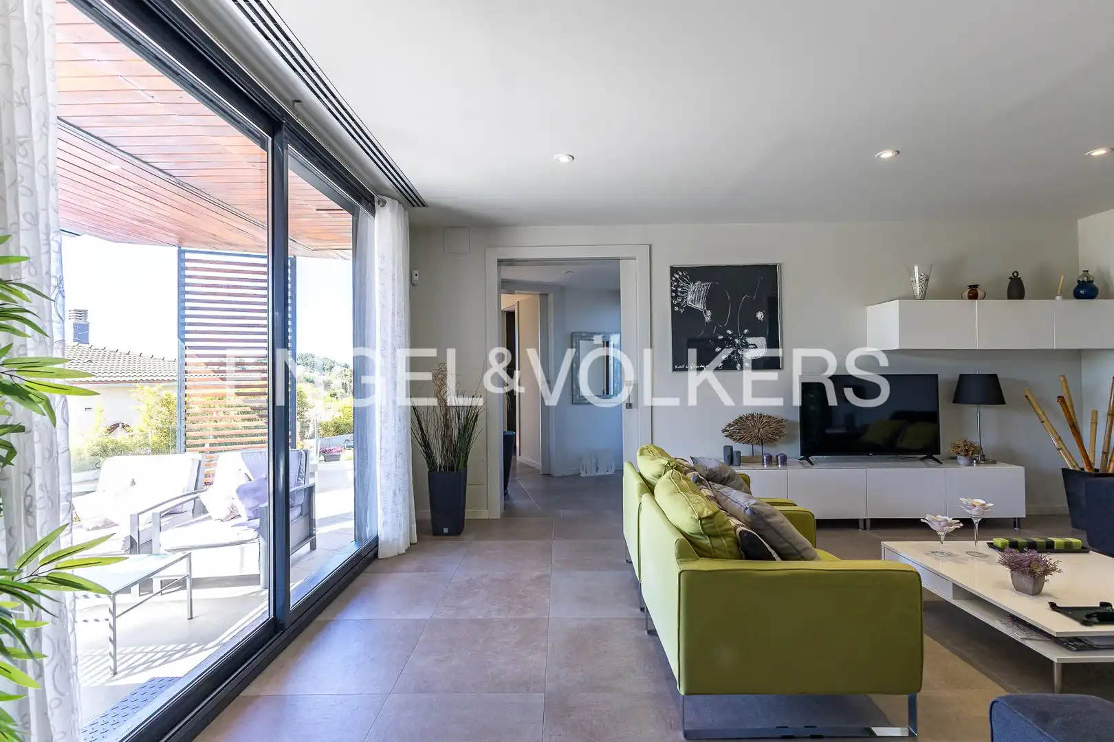 Sala d'estar de Casa o xalet en venda en Cunit amb Aire condicionat, Calefacció i Jardí privat