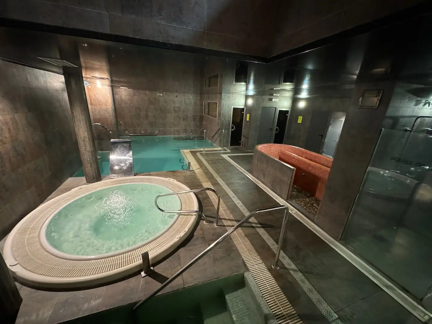 Piscina de Casa adosada en venta en Hoyos del Espino con Calefacción, Parquet y Jacuzzi