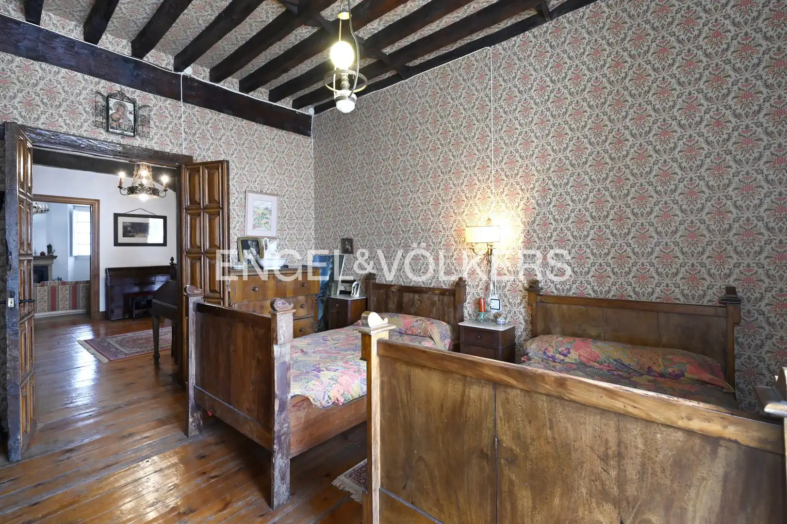 Habitación de Casa o chalet en venta en Cabezón de la Sal con Calefacción y Jardín privado